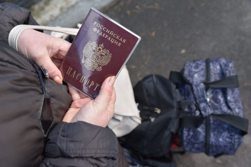 У Світлодарську окупанти пришвидшують паспортизацію: за 3 дні прийняли документи у півтори сотні місцевих