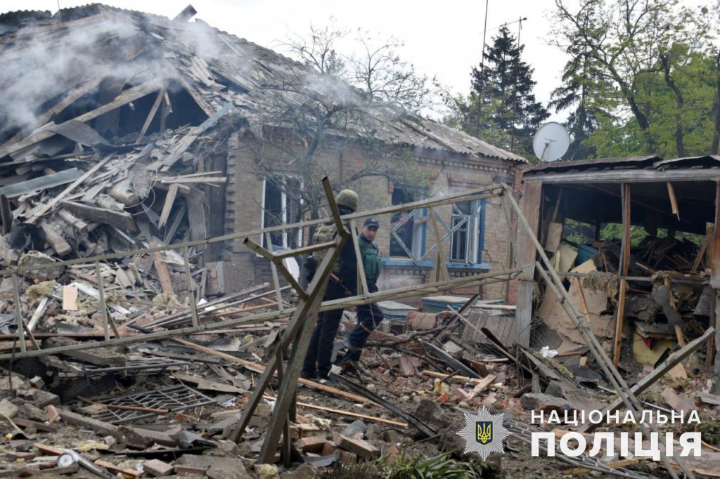 Вранці росіяни ракетами обстріляли Слов’янськ, місцева жінка отримала смертельні поранення (ФОТО)