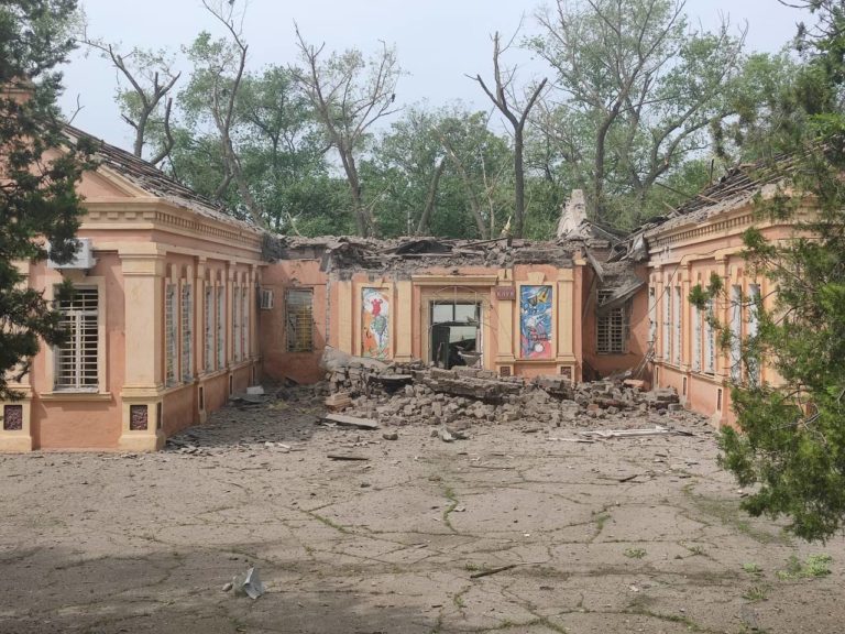 Росіяни скинули на Нью-Йорк фугасну авіабомбу: поранили людину та пошкодили мирні будівлі (ФОТО)