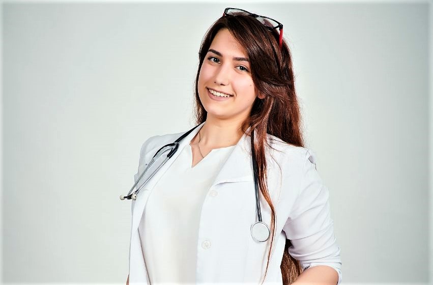 Вшануймо хвилиною мовчання 27-річну лікарку з Бахмута Катерину Єфименко, яка загинула внаслідок обстрілу у Часів Ярі (ФОТО)