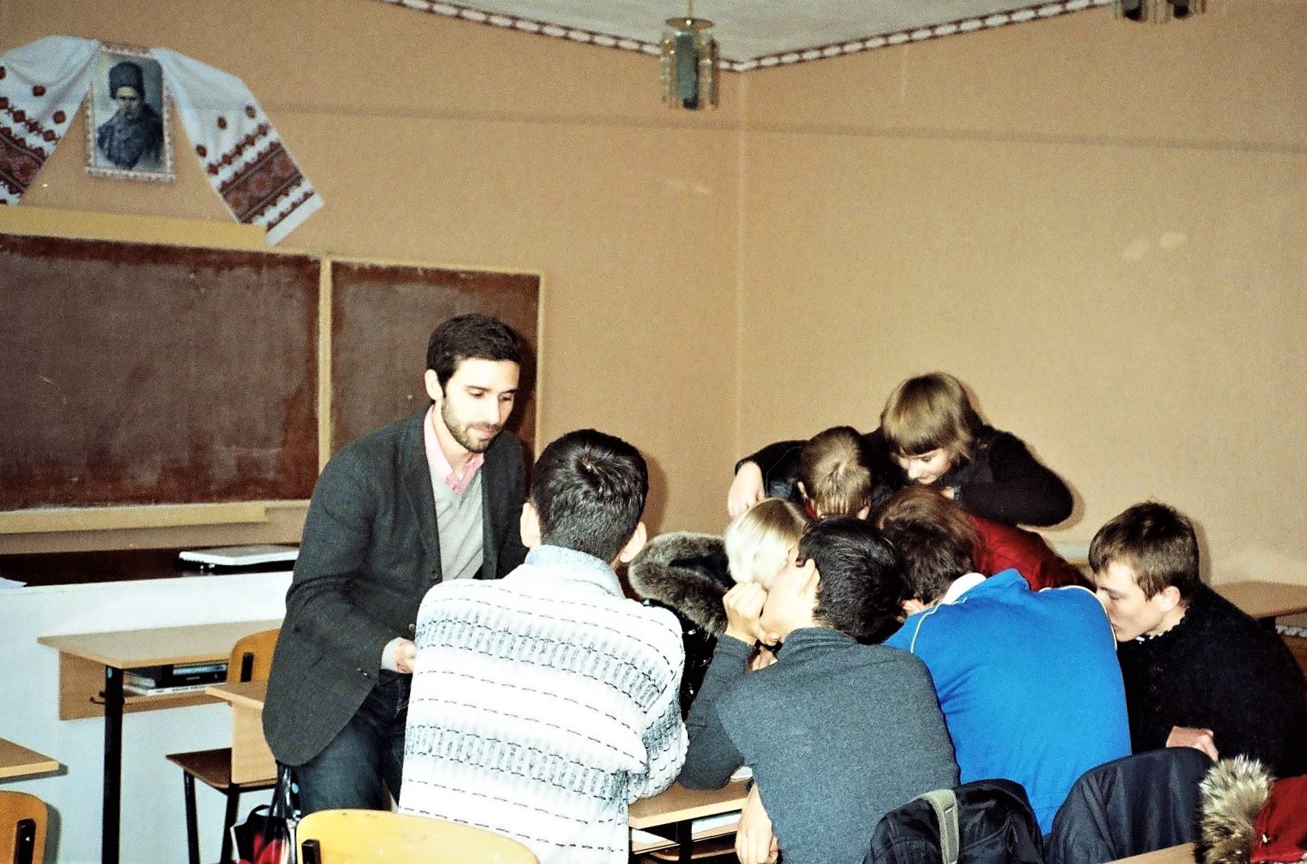 Крістофер Міллер навчає підлітків у селі Іванівське