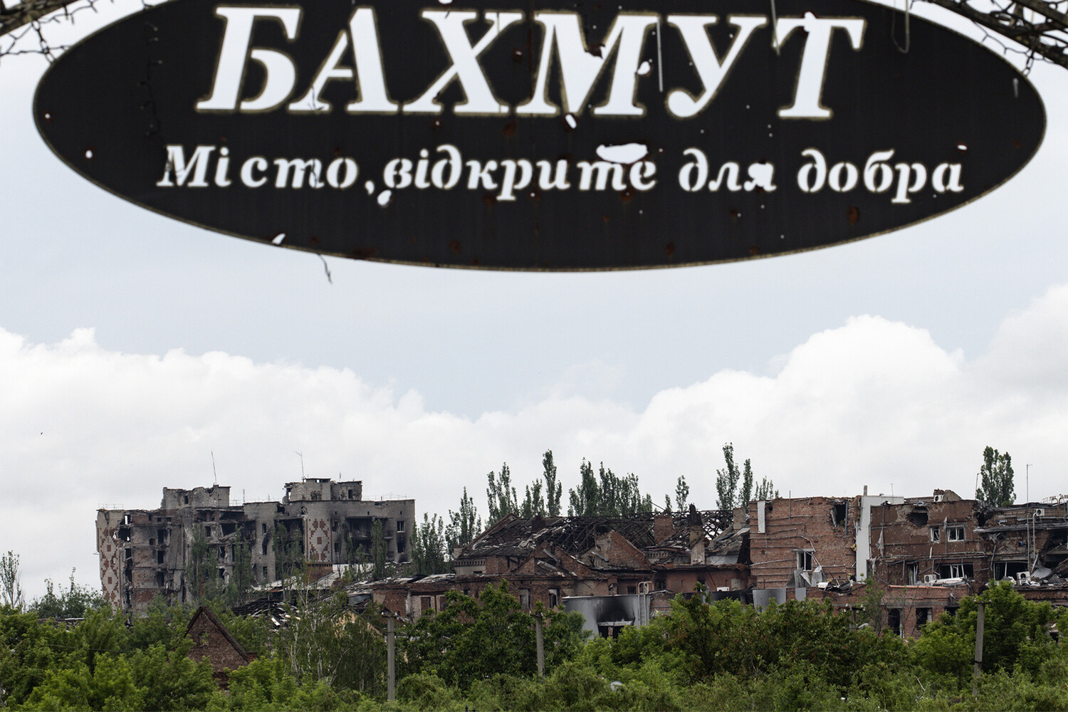 Жодного вцілілого будинку: росіяни опублікували фото зруйнованого ними Бахмута 1