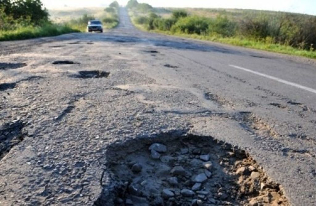 В Селидово дороги будет ремонтировать фирма, вероятно работающая в т.н. “ДНР”. Заплатят 4,2 млн грн из бюджета