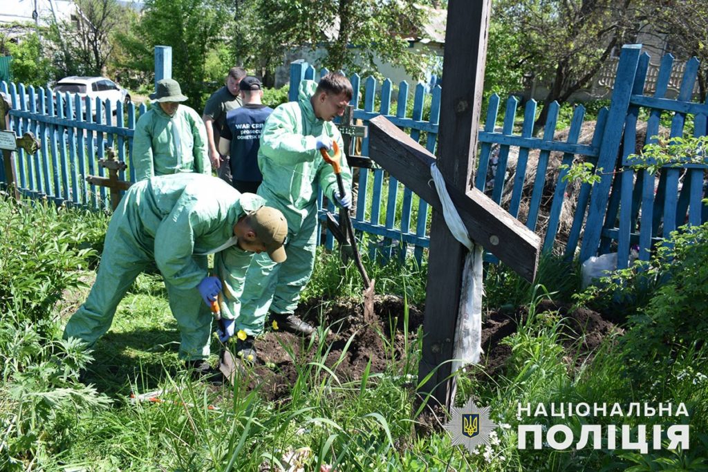 Вблизи Святогорска полиция эксгумировала еще два тела, это пожилой мужчина и ребенок (ФОТО, ВИДЕО)