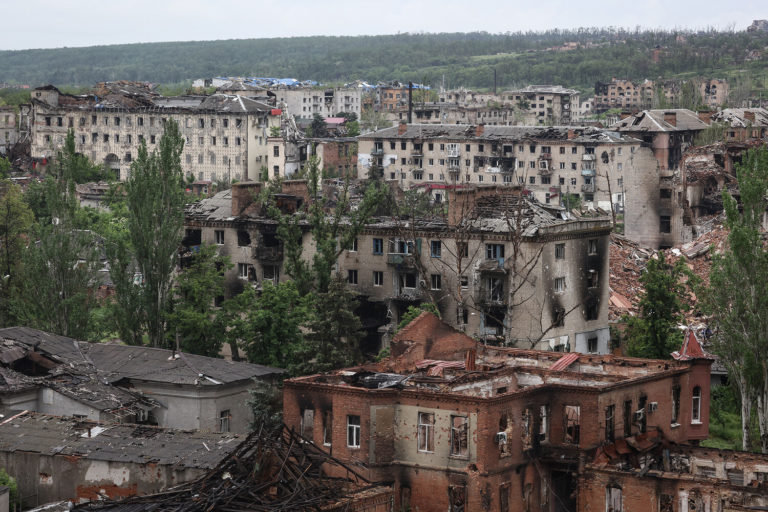 Жодного вцілілого будинку: росіяни опублікували фото зруйнованого ними Бахмута