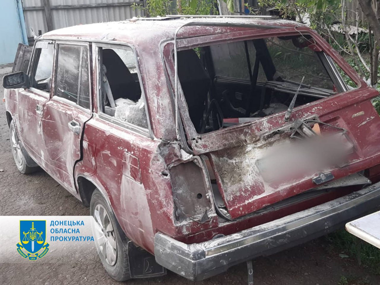 обстріляна російськими окупантами машина у Торецьку