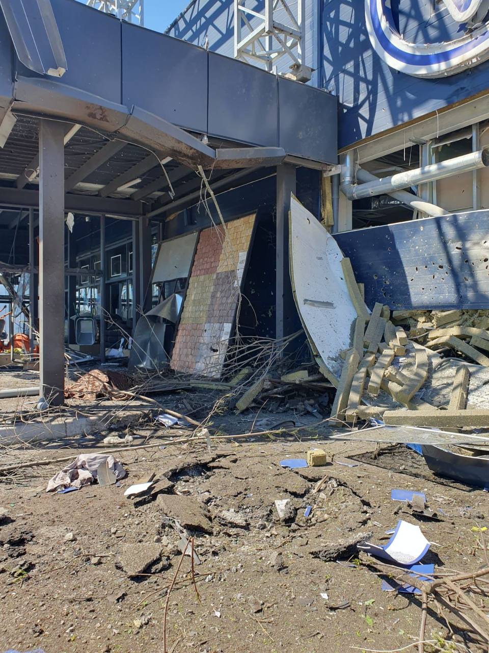 обстріляний росіянами супермаркет у Херсоні 3