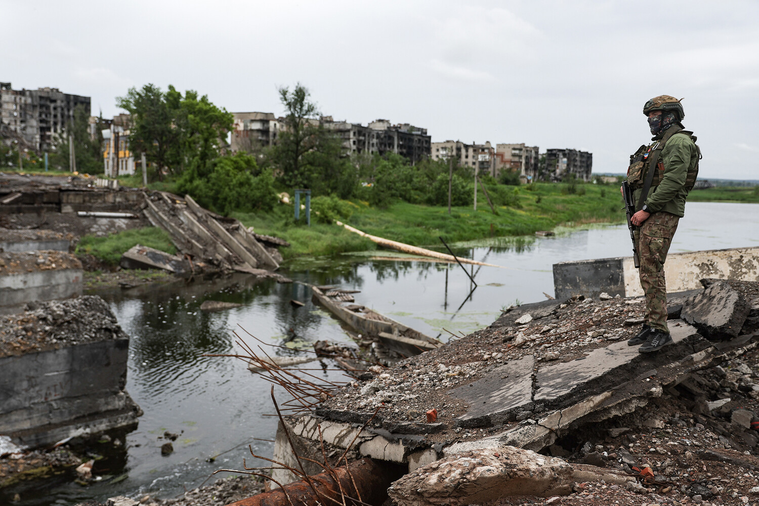 Жодного вцілілого будинку: росіяни опублікували фото зруйнованого ними Бахмута 15