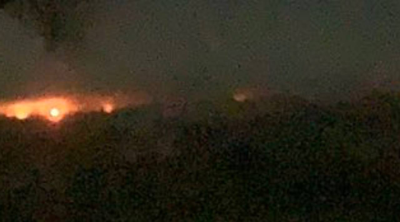 Пожар, который сейчас горит в Бахмуте, виден даже в нескольких километрах