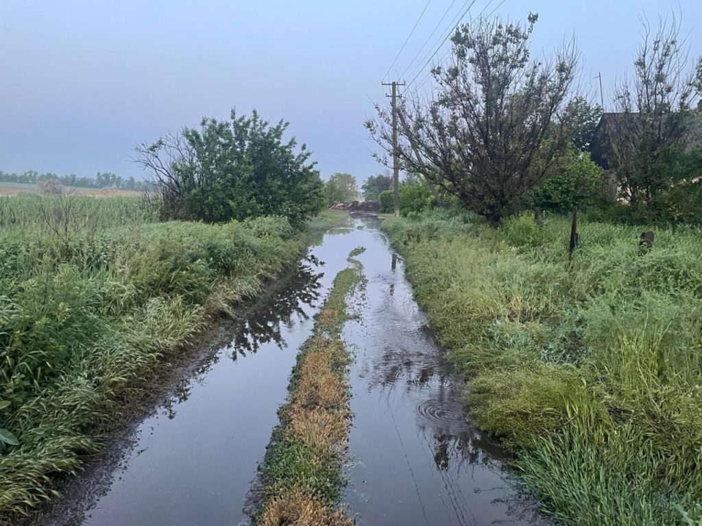 Уровень воды после прорыва дамбы Карловского водохранилища падает, — Павел Кириленко