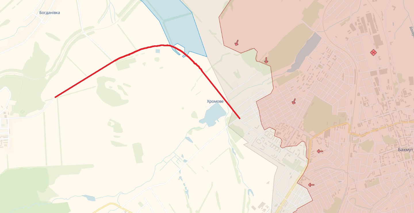 Красная полоска – это трасса Бахмут-Часов Яр, рядом с которой идет линия фронта
