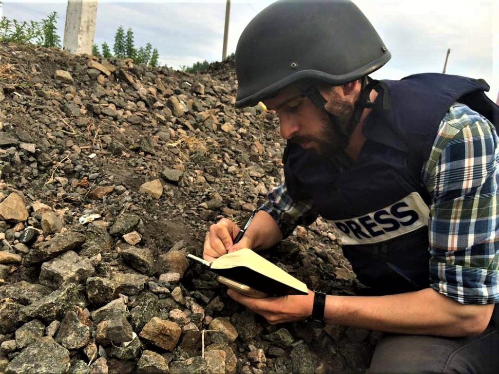 “К нам пришла война”: американский журналист, в прошлом волонтер в Бахмуте, написал книгу об Украине (ФОТО)