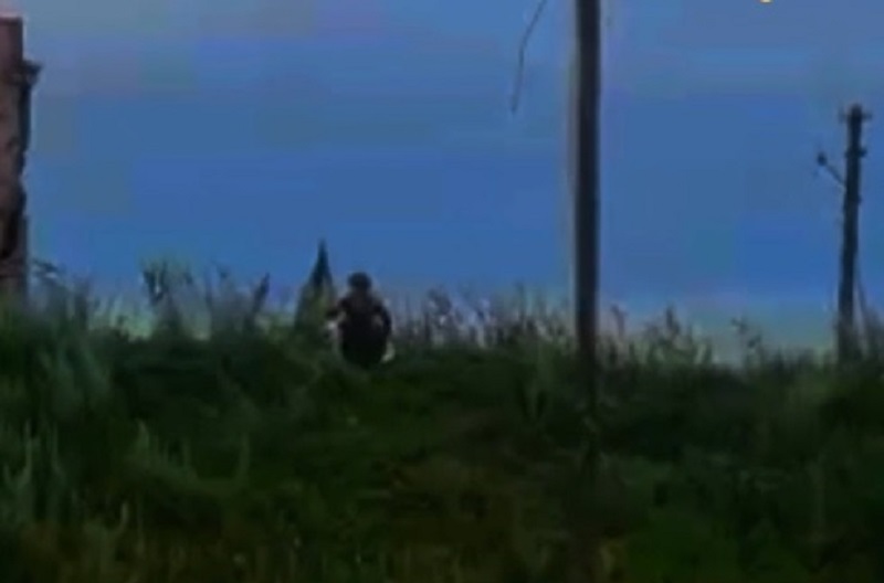 Бойцы ВСУ установили украинский флаг на дамбе в Курдюмовке: сколько метров осталось до поселка