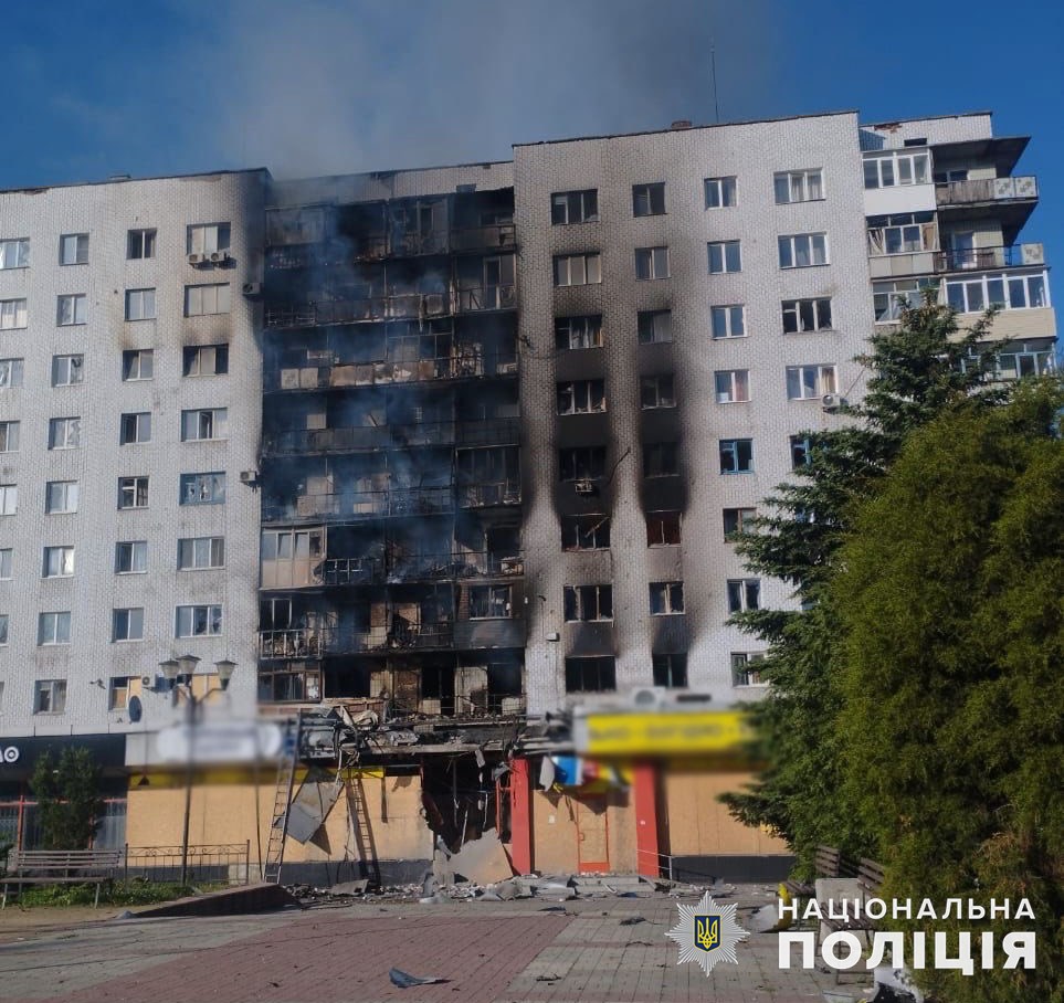 Загинули двоє, ще дванадцять — поранені: за добу від обстрілів росіян постраждав 31 населений пункт Донеччини (зведення)