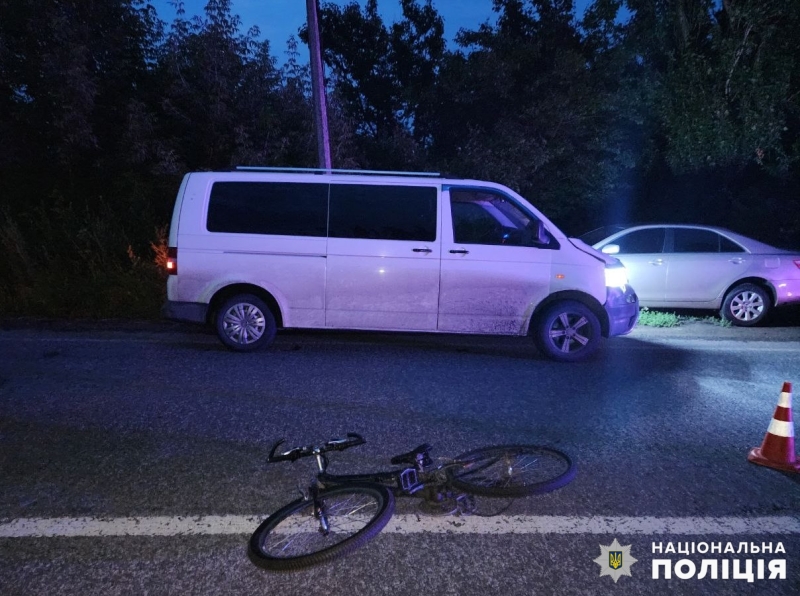 Вблизи Доброполья автомобиль сбил 13-летнюю велосипедистку, ребенок в больницы