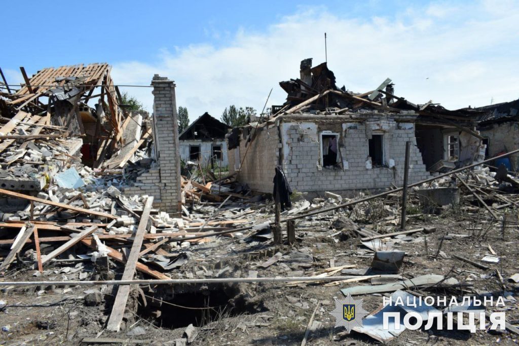 Доба на Донеччині: росіяни обстріляли нещодавно звільнене село Нескучне та вбили цивільного у Переїзному