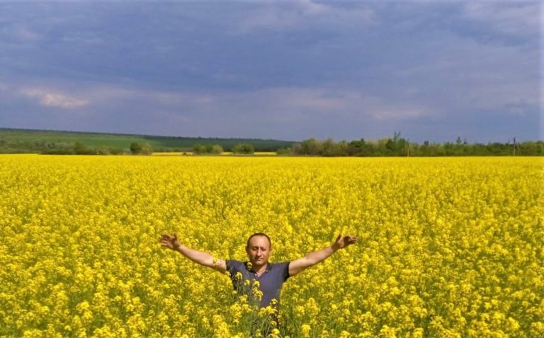 “Щодня дякую Богові, що не вбило”: фермер із Костянтинівки розповів про роботу в полі на фронтовій Донеччині (ФОТО, ВІДЕО)