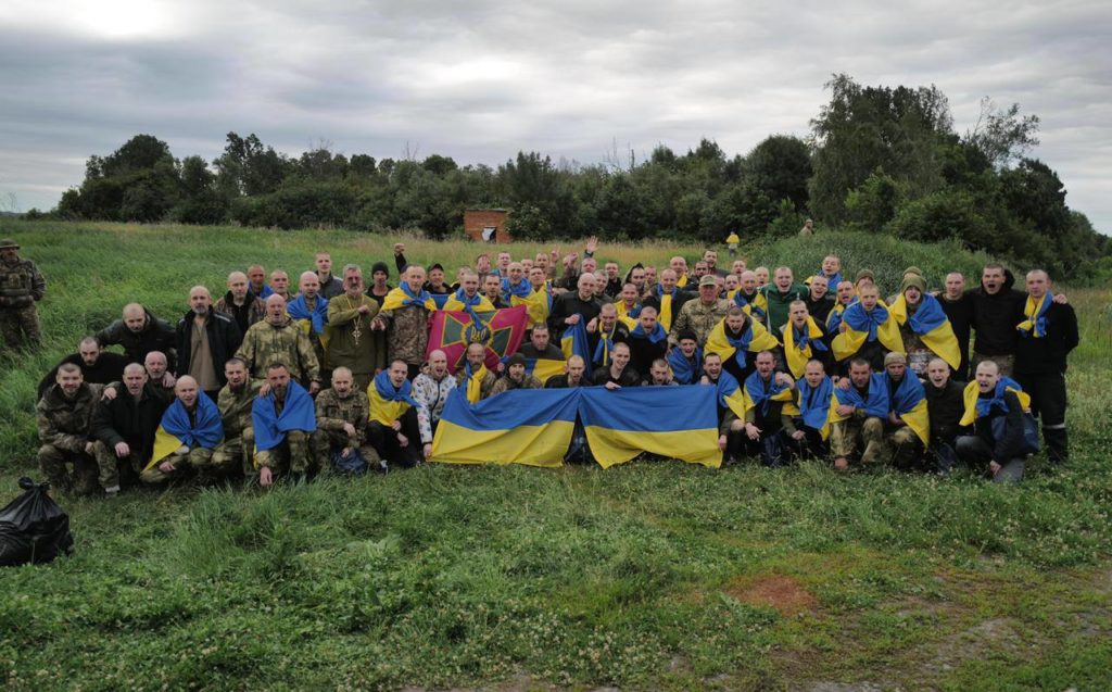 Україна повернула з полону ще 95 військових, серед них захисники “Азовсталі” та острова Зміїного (ФОТО)