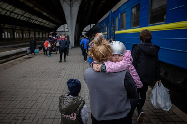 Спасались от обстрелов и оккупации: истории украинцев, которые из-за войны вынуждены были выехать за границу