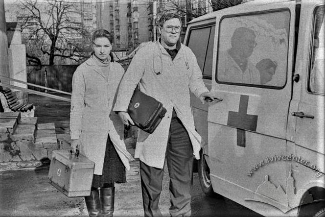 лікар швидкої допомоги у 1998 році у Покровську