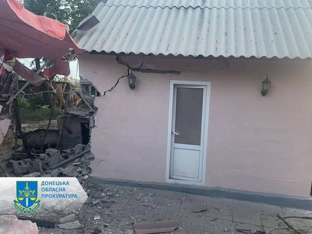 Россияне обстреляли из артиллерии Украинск: погибла семья с ребенком, еще пять человек — ранены, среди них есть дети (ФОТО)