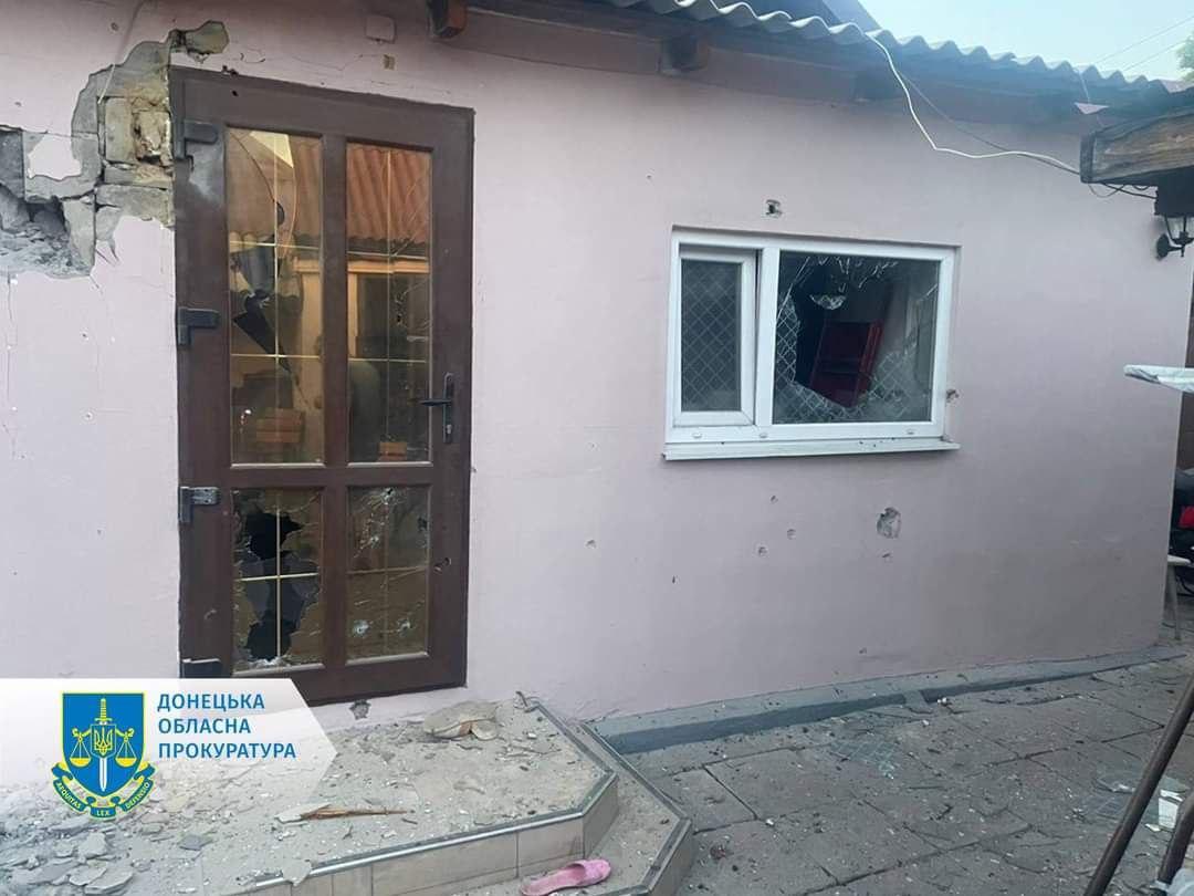 Россияне обстреляли из артиллерии Украинск: погибла семья с ребенком, еще пять человек — ранены, среди них есть дети (ФОТО) 1