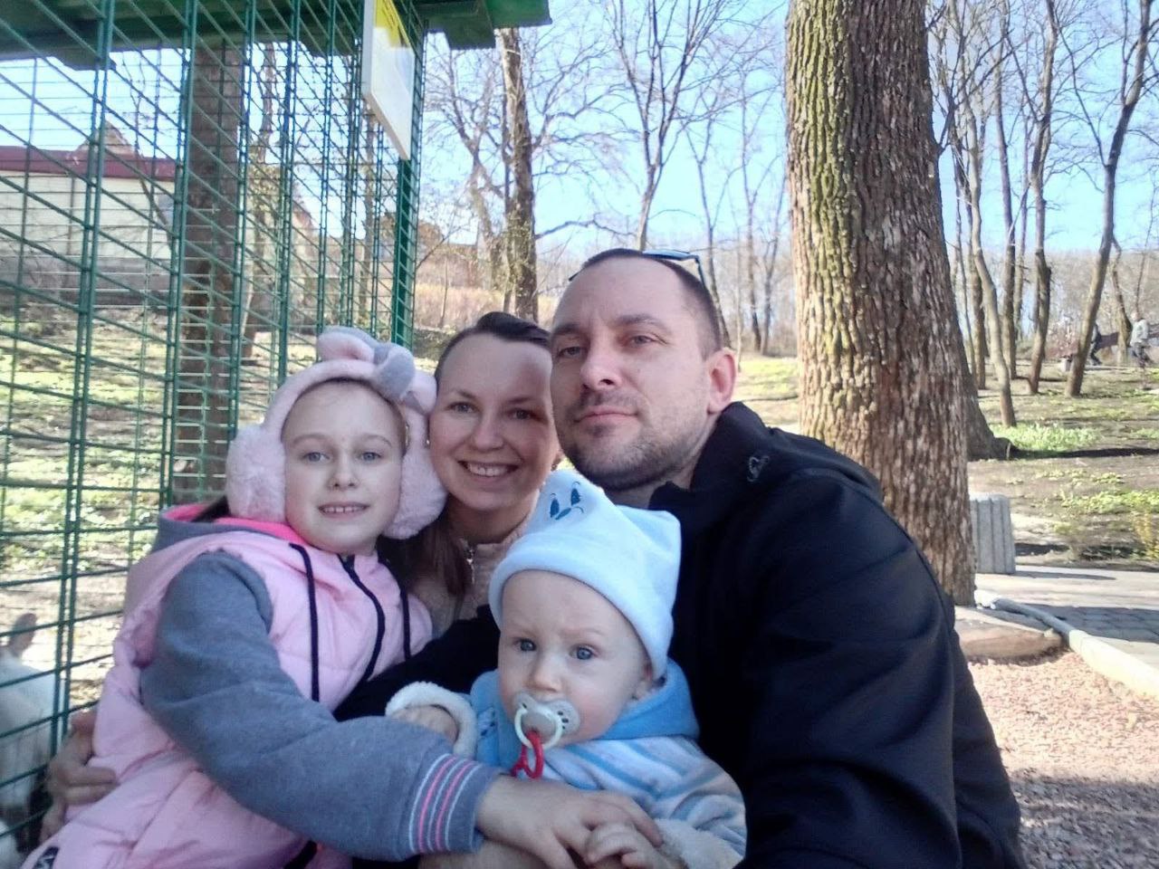 Михайло Рязанцев з дружиною та дітьми