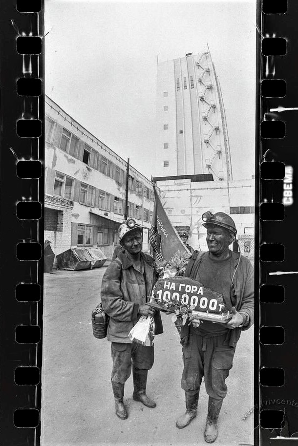 шахтарі у Покровську у 1997