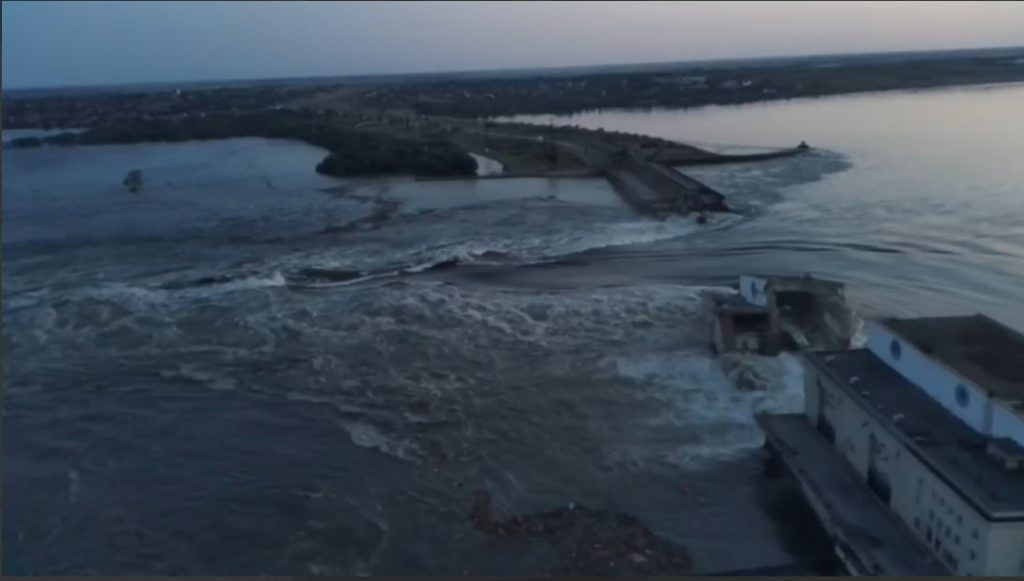 Россияне подорвали плотину Каховской ГЭС: началась эвакуация гражданских из опасных зон (ФОТО, ВИДЕО, ОБНОВЛЕНО)