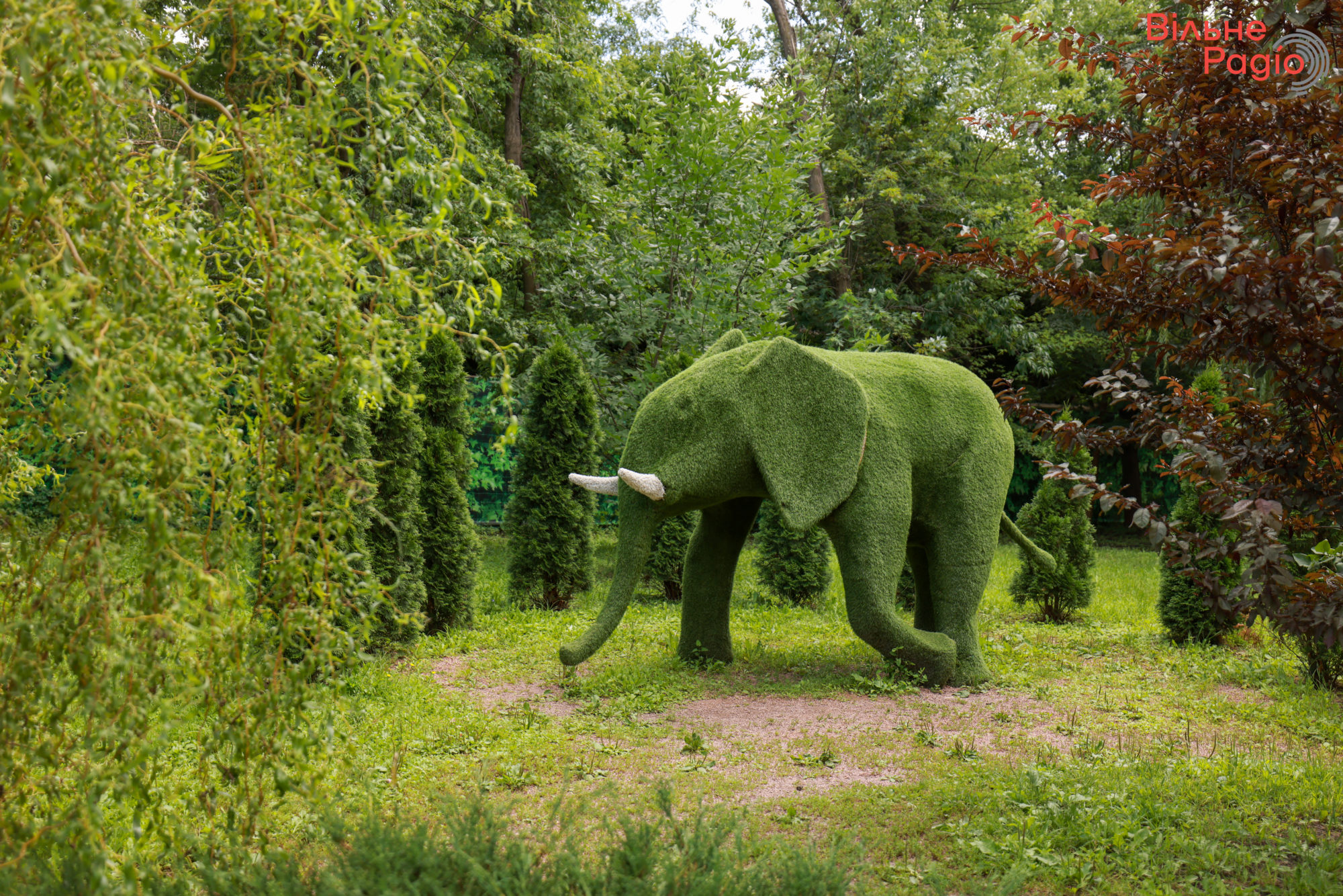 фігурка слона у парку “Шовковичний” у Слов’янську