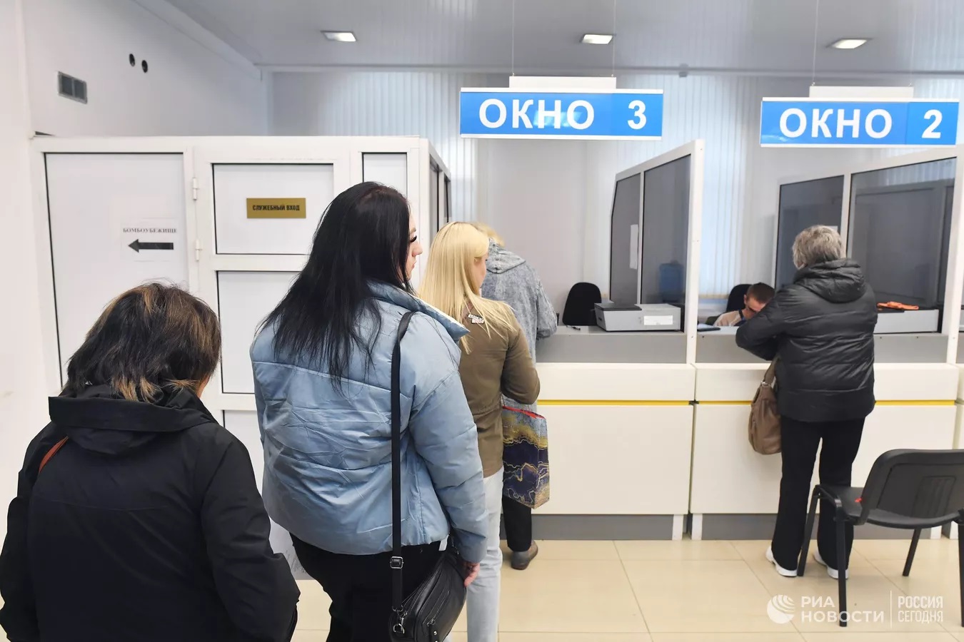 Очередь за паспортами РФ в Донецке 4 октября 2022 года