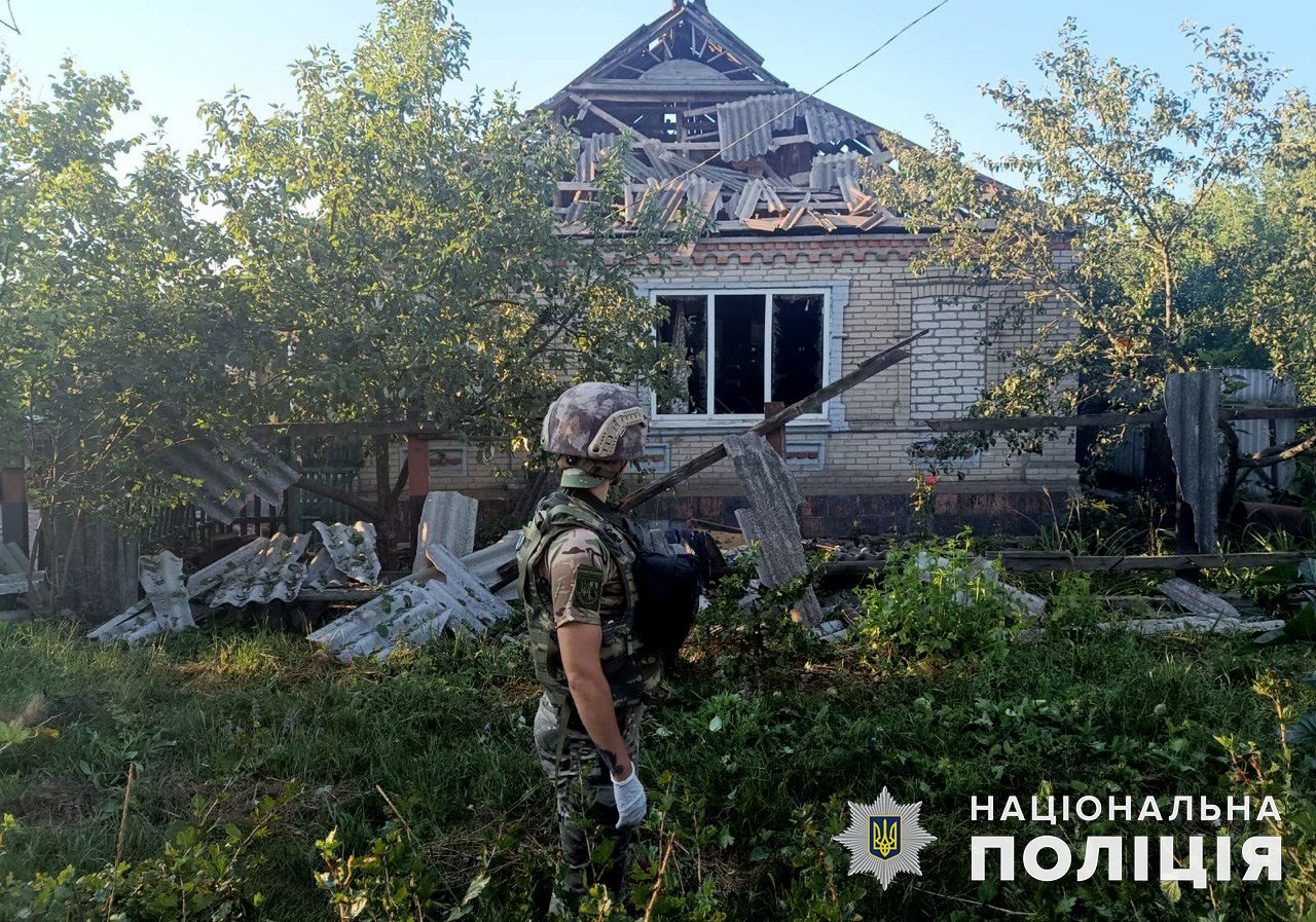 Ситуація на Донеччині: росіяни знову стріляли по оселях місцевих, попередньо відомо про загиблого (ЗВЕДЕННЯ, ФОТО, ОНОВЛЕНО) 4