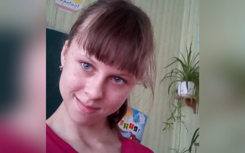 Погибли от снаряда на собственном дворе: вспомним 16-летнюю Дарью Асямочкину и ее брата из поселка Дружба в Донецкой области