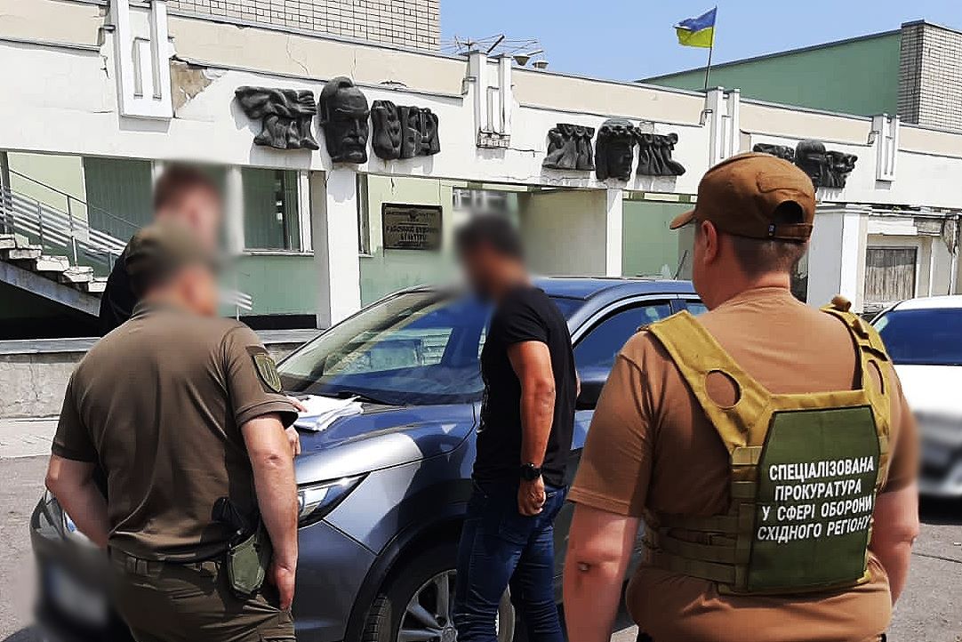 На Донеччині затримали військкома та поліцейського: їх підозрюють у підробленні документів для “ухилянтів” 1