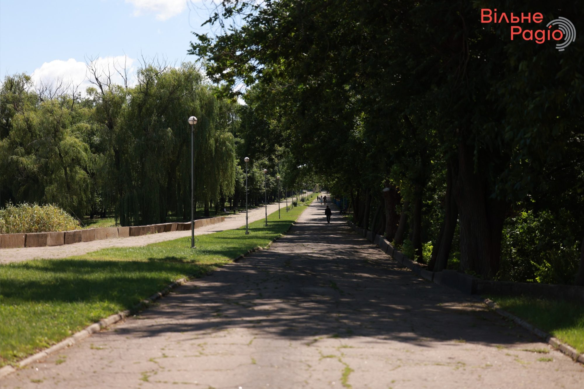 Почти никого нет: как выглядит парк “Юбилейный” в Краматорске во время полномасштабной войны 2