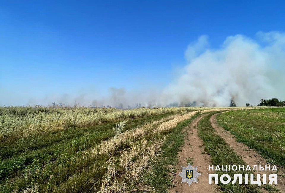 Випалювали пшеницю та руйнували оселі: які наслідки російських обстрілів на Донеччині за добу (ФОТО, ЗВЕДЕННЯ)