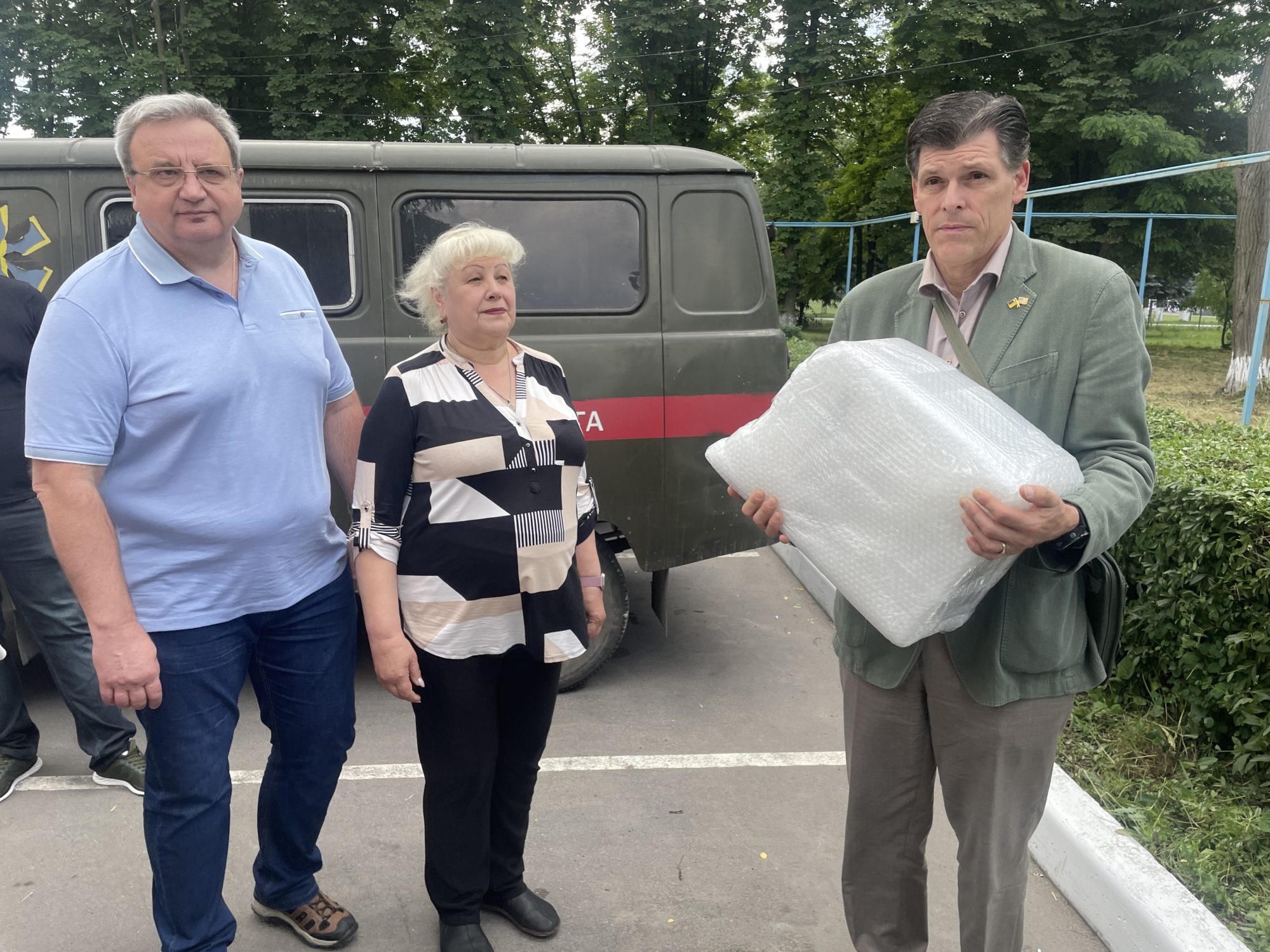 Три медучреждения в Покровске получили апараты ИВЛ