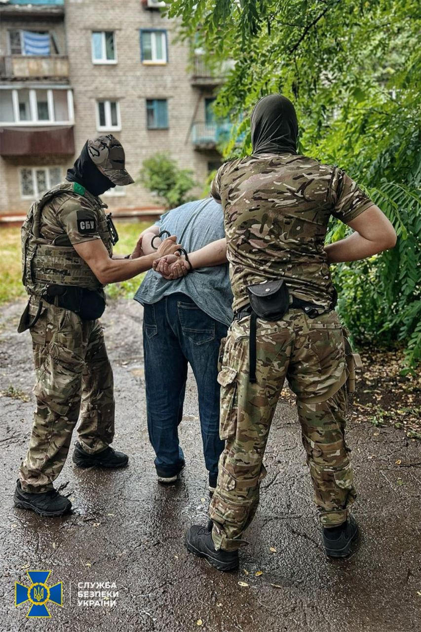 В Краматорске задержали мужчину, который вероятно информировал россиян о последствиях удара по пиццерии 27 июня (ФОТО) 1