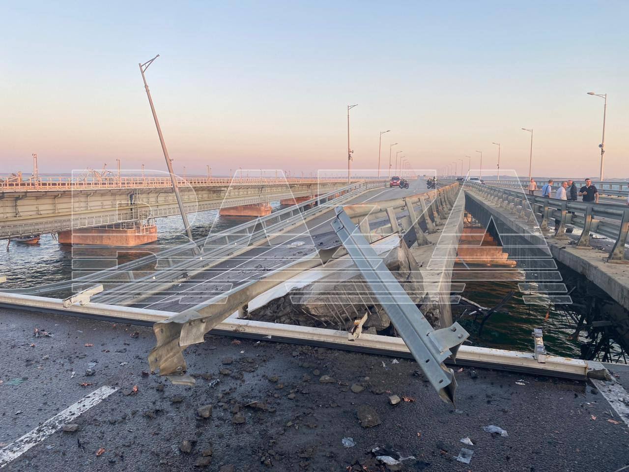 На Крымском мосту снова раздался взрыв, есть погибшие и повреждения (ФОТО, ВИДЕО) 1