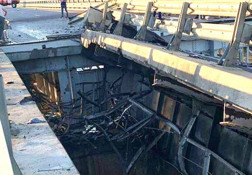 На Крымском мосту снова раздался взрыв, есть погибшие и повреждения (ФОТО, ВИДЕО)