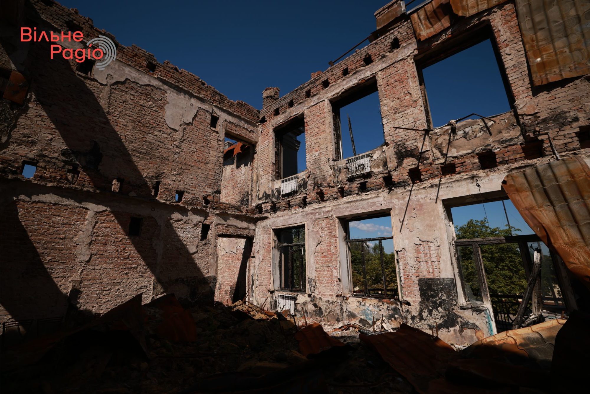 Окупанти пошкодили школу на Донеччині