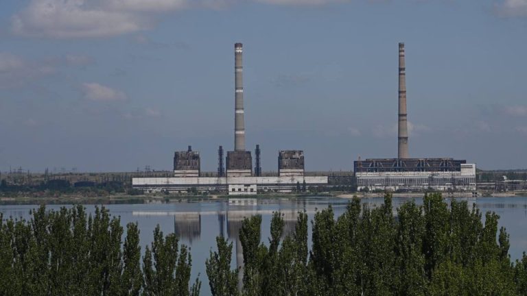 В окупованій Світлодарській громаді найманці росіян понад рік не можуть відремонтувати дві ТЕС