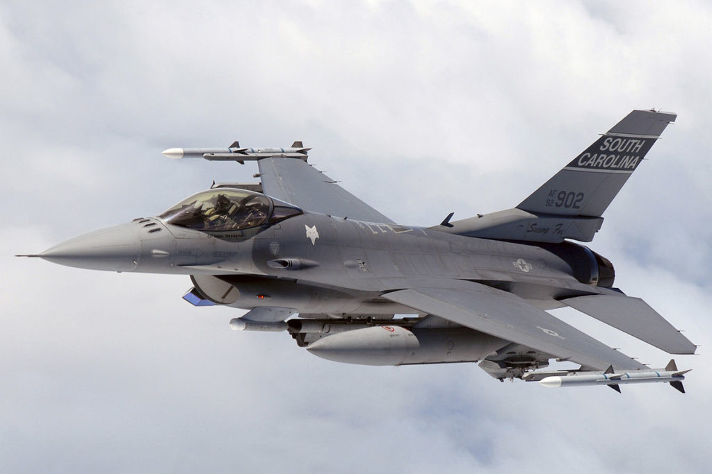 Условия на поле боя для передачи самолетов F-16 не идеальны, — Пентагон