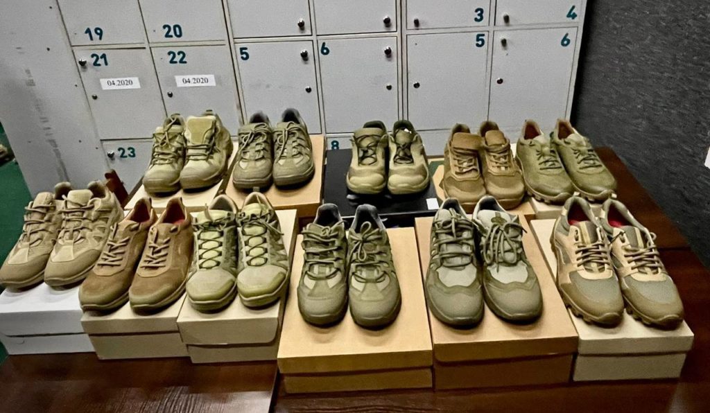 Уже на этапе испытаний: в Минобороны планируют добавить военным выбор обуви — появятся тактические кроссовки для ВСУ