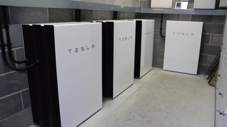 Украина получила еще 508 аккумуляторов Tesla Powerwall, они будут питать критическую и социальную инфраструктуру