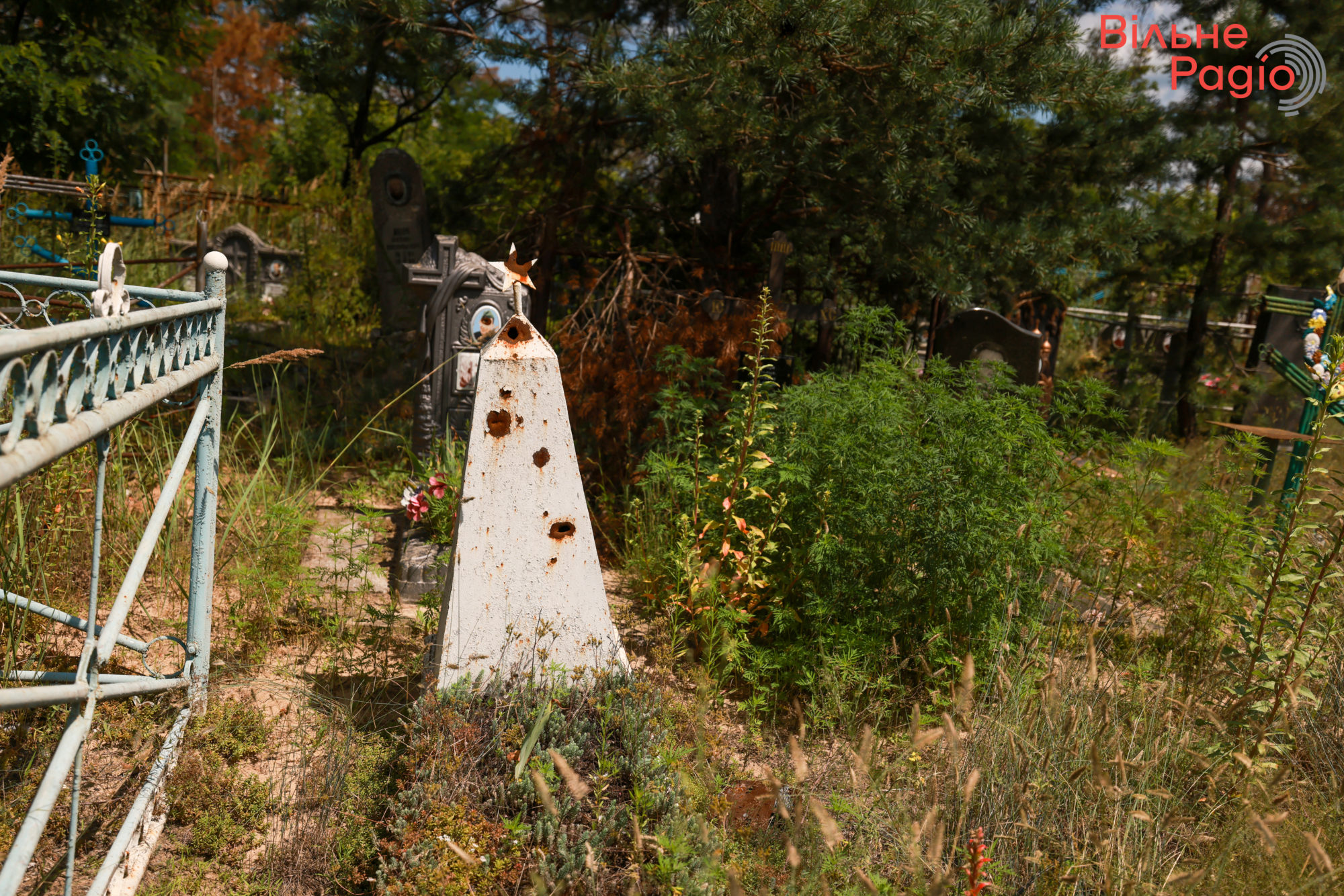 могила на кладовищі у Святогірську