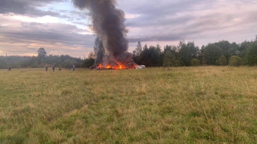 В России упал самолет, среди пассажиров которого числился главарь “вагнеровцев” Евгений Пригожин: что известно