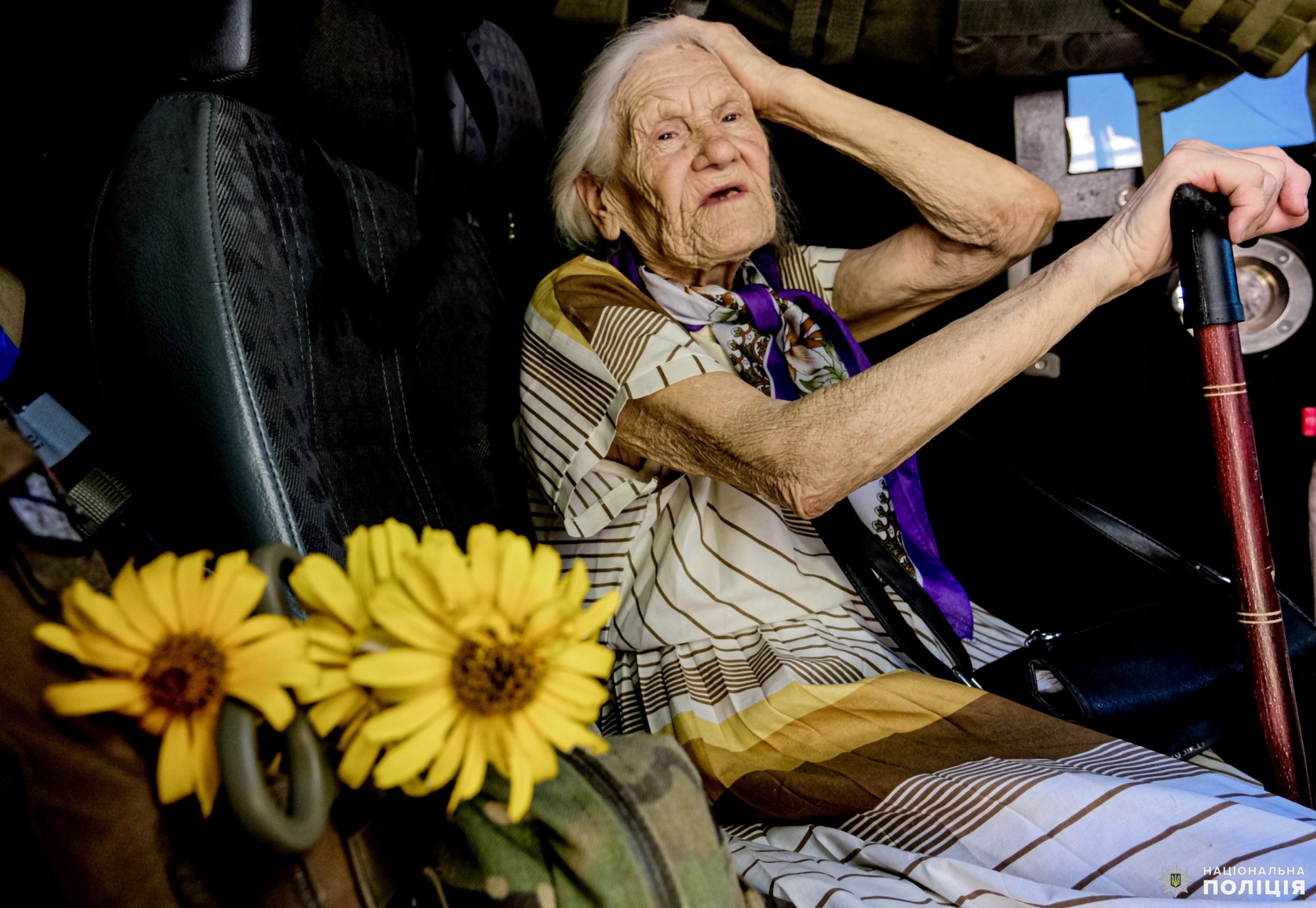 Из Авдеевки эвакуировали еще одну пенсионерку и ее сына: пожилая женщина не могла самостоятельно ходить (ФОТО, ВИДЕО) 2