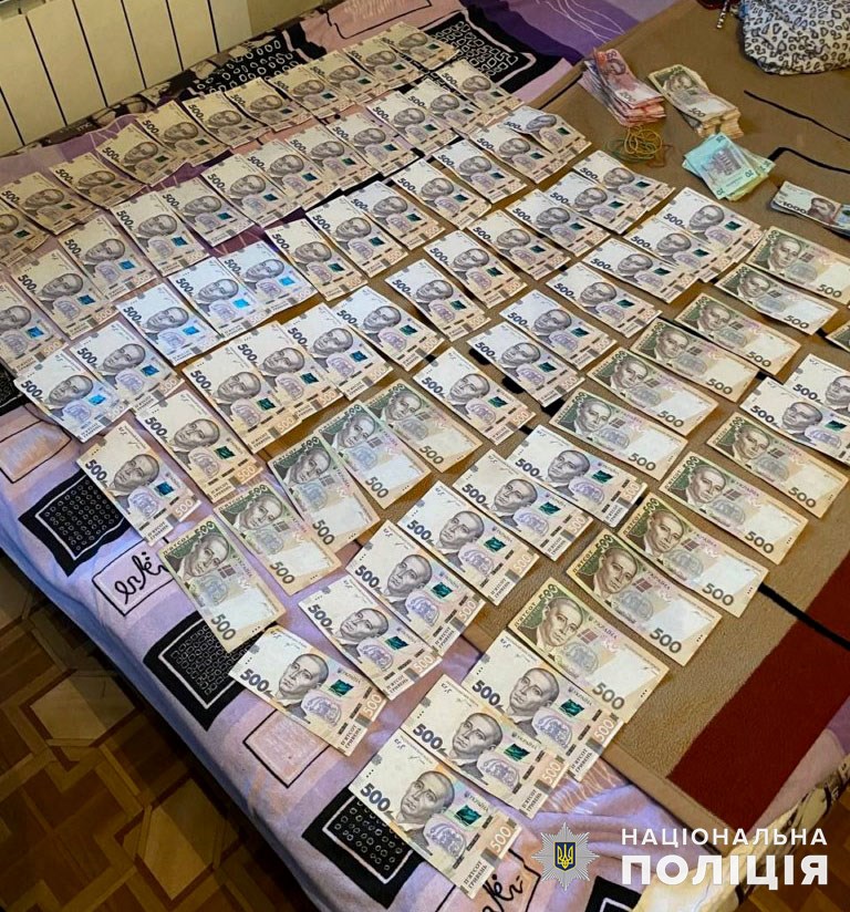 Знайшли 2 млн грн та затримали ймовірних злочинців: на Донеччині викрили два підпільних казино (ФОТО, ВІДЕО) 5