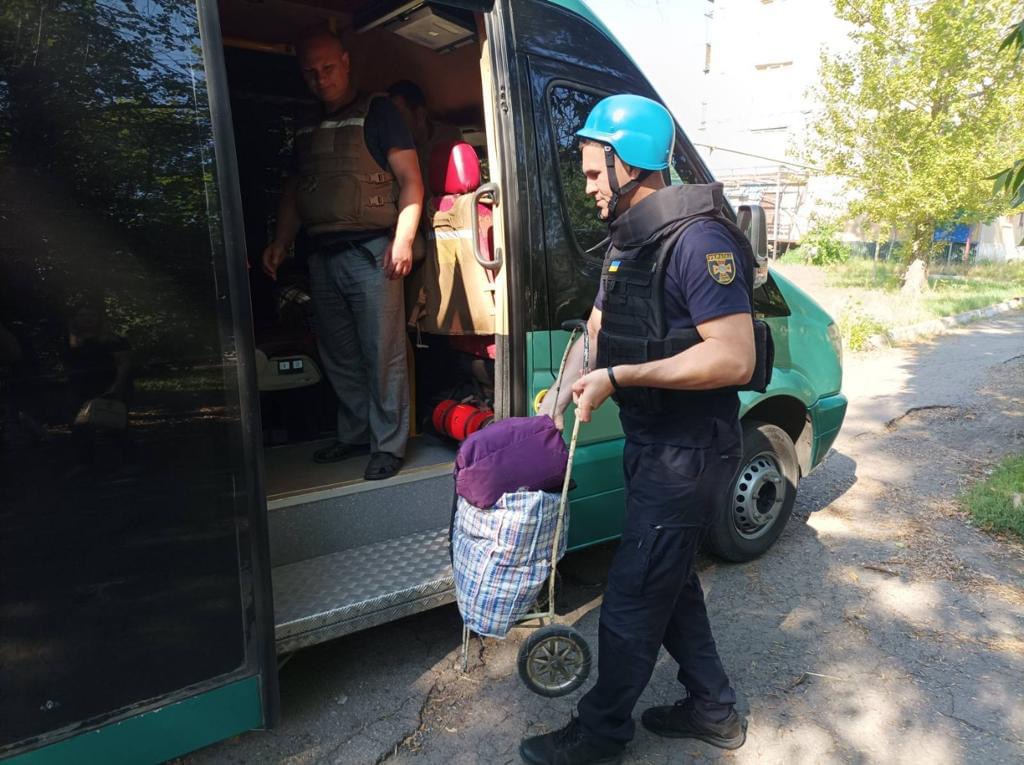 За добу рятувальники евакуювали з Донеччини 150 місцевих, серед них — діти та маломобільні люди (ФОТО) 4